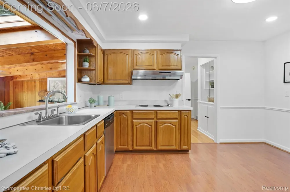 24711 Tudor Lane Franklin Village, MI 48025