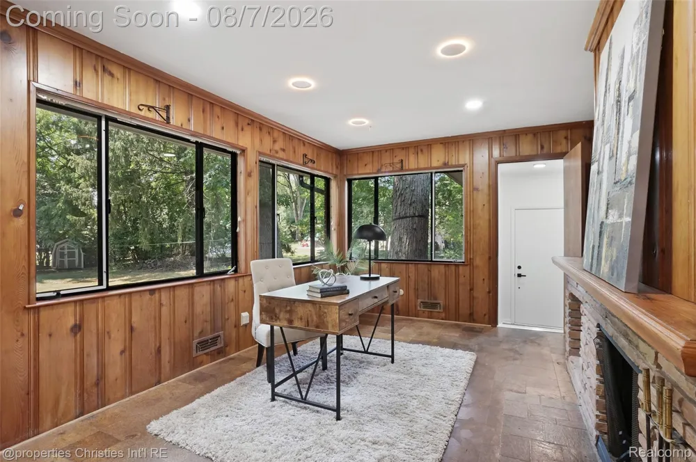 24711 Tudor Lane Franklin Village, MI 48025