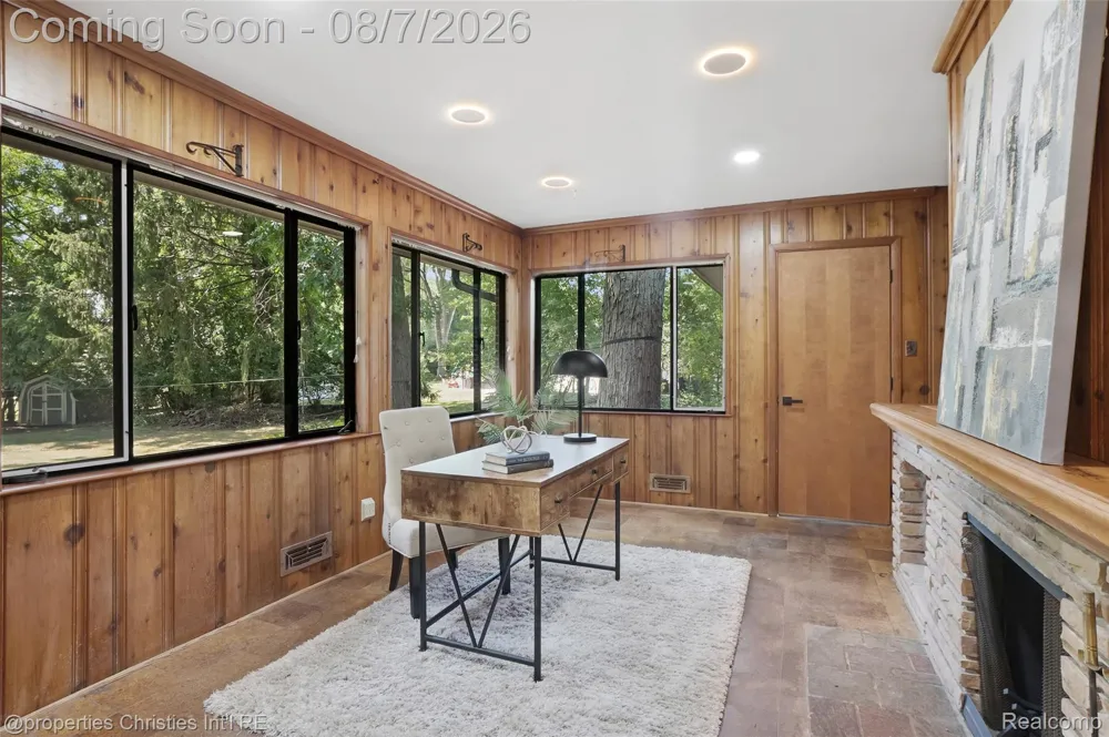 24711 Tudor Lane Franklin Village, MI 48025