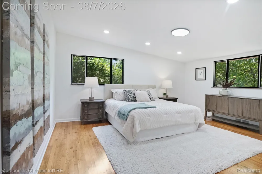 24711 Tudor Lane Franklin Village, MI 48025