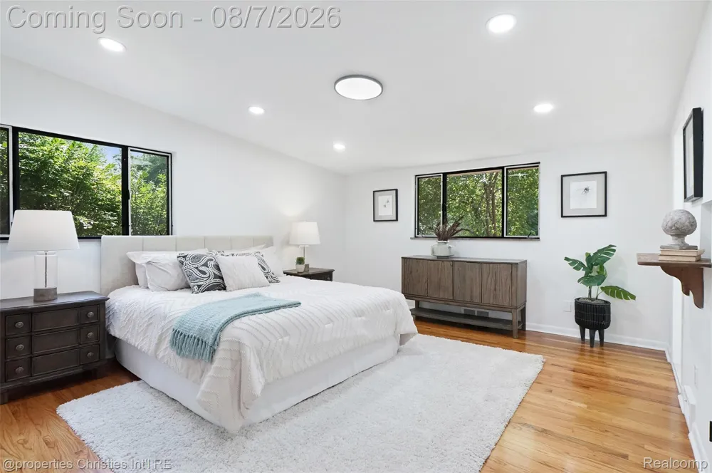 24711 Tudor Lane Franklin Village, MI 48025