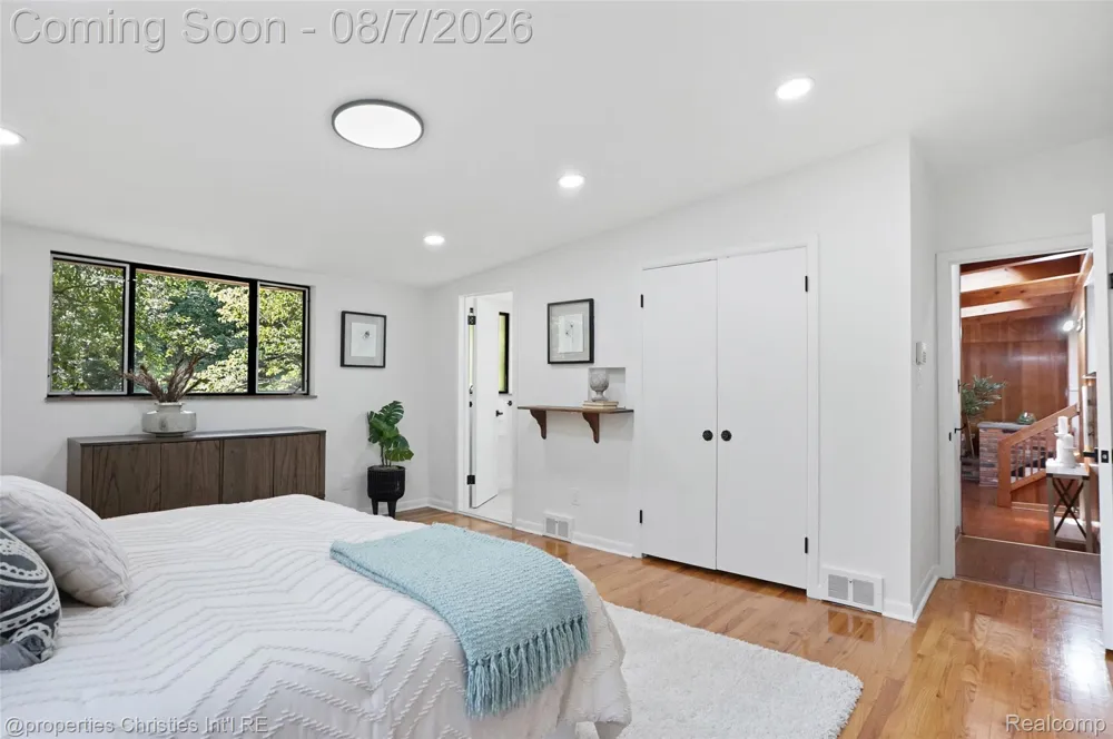 24711 Tudor Lane Franklin Village, MI 48025
