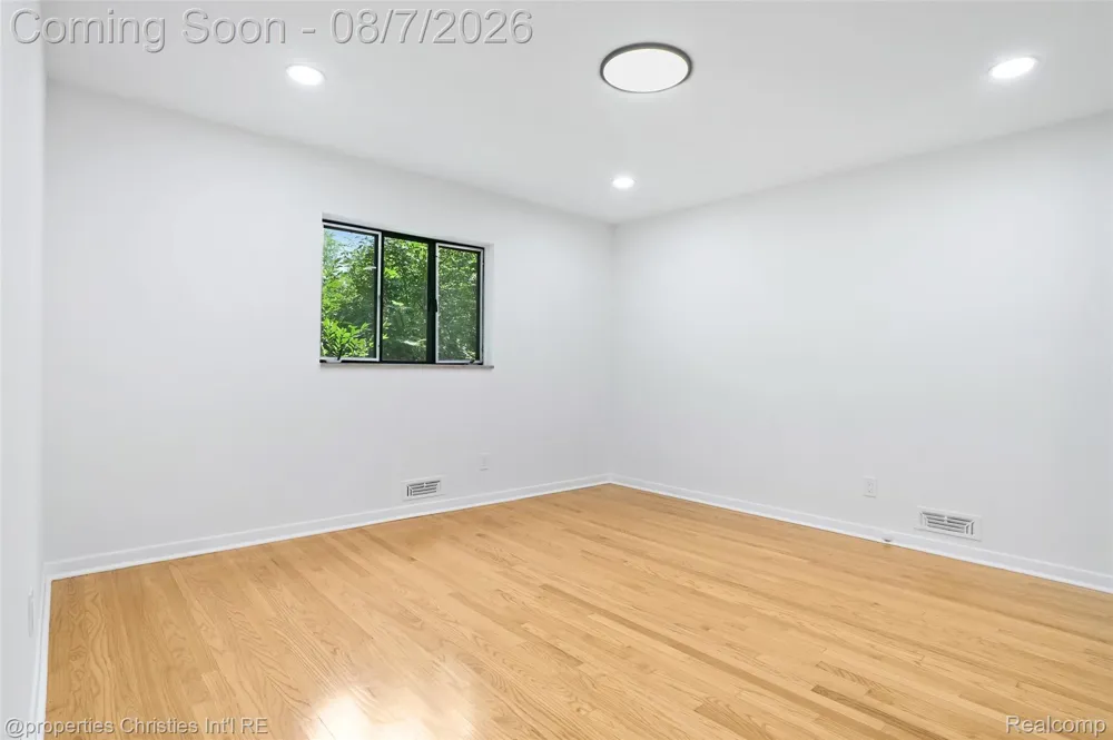 24711 Tudor Lane Franklin Village, MI 48025