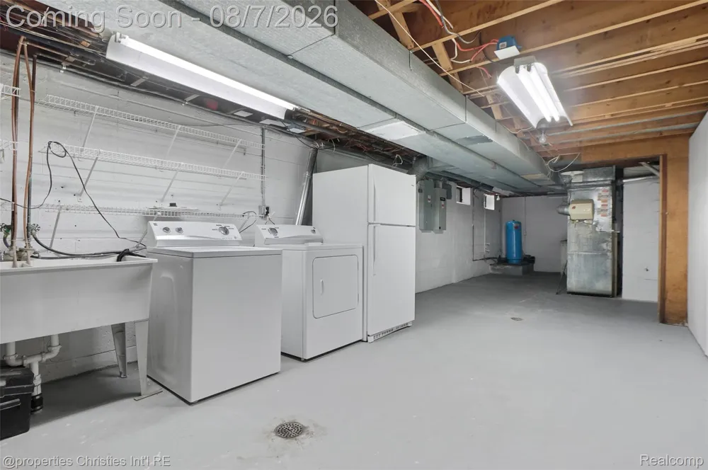 24711 Tudor Lane Franklin Village, MI 48025