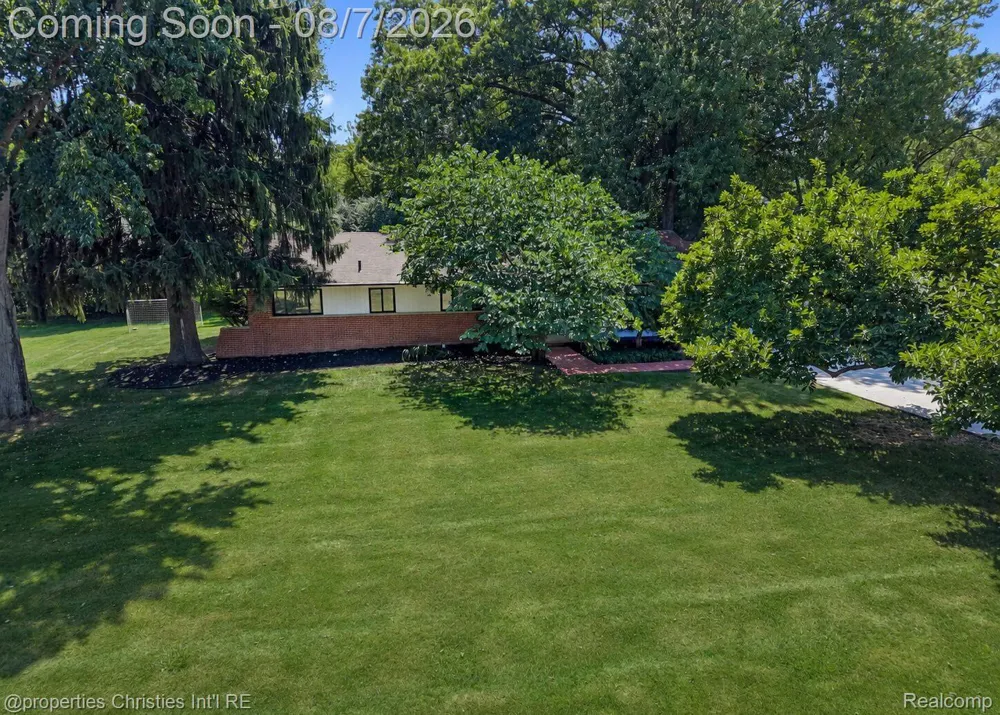 24711 Tudor Lane Franklin Village, MI 48025