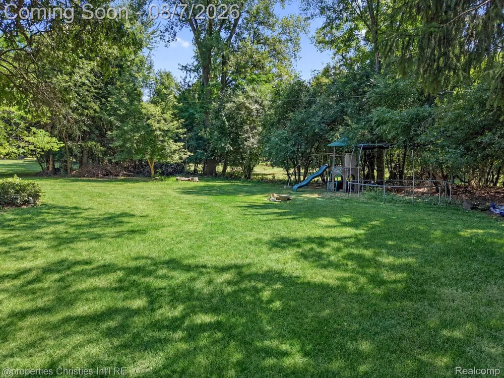 24711 Tudor Lane Franklin Village, MI 48025