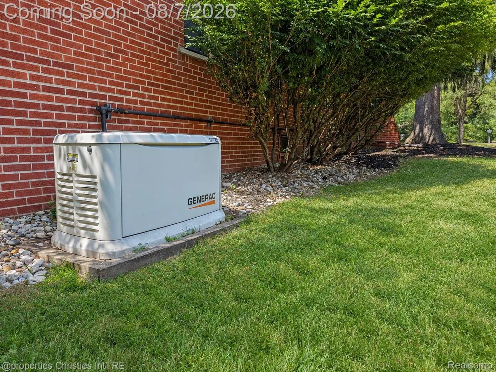 24711 Tudor Lane Franklin Village, MI 48025