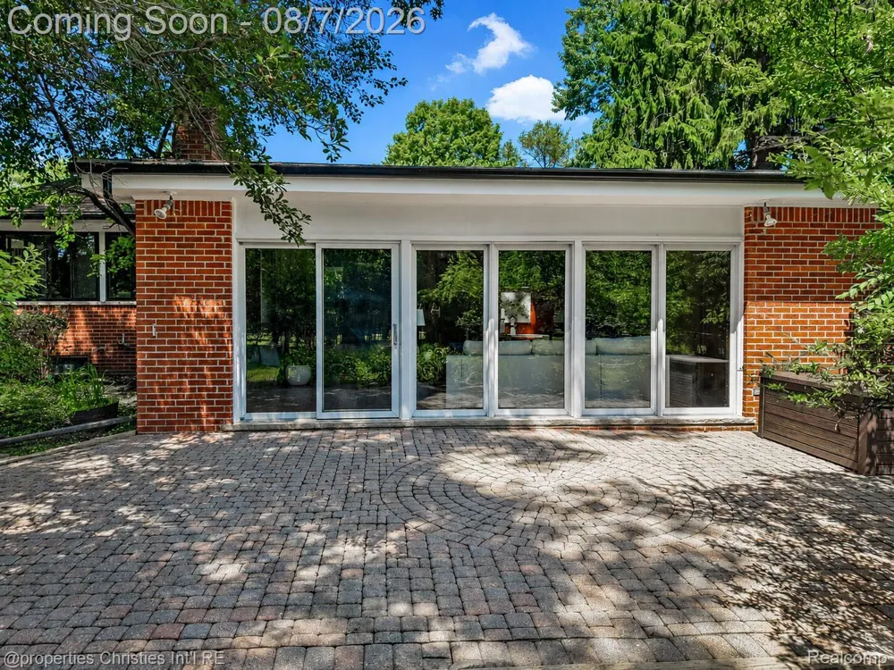24711 Tudor Lane Franklin Village, MI 48025