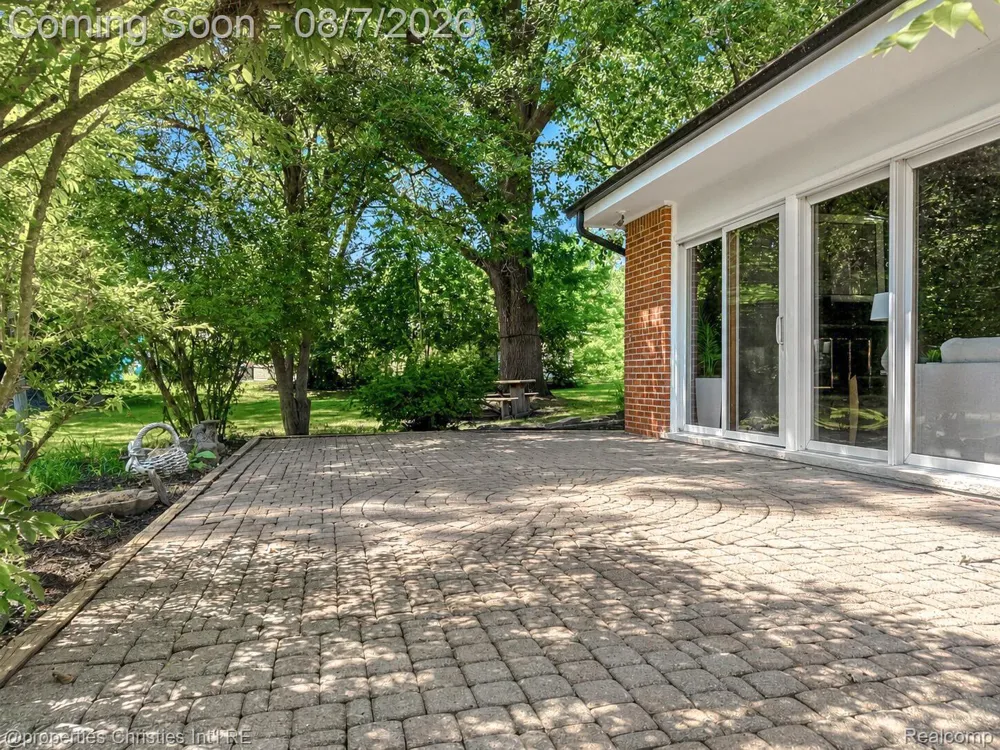 24711 Tudor Lane Franklin Village, MI 48025
