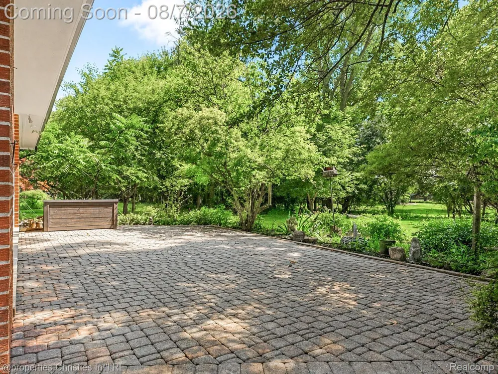 24711 Tudor Lane Franklin Village, MI 48025