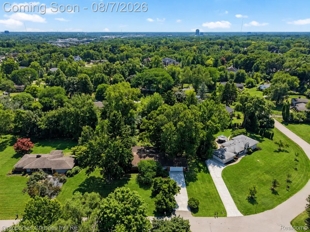 24711 Tudor Lane Franklin Village, MI 48025