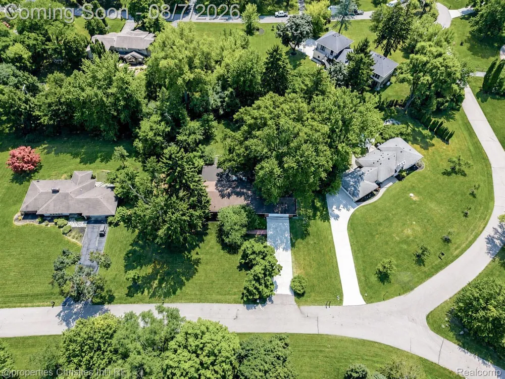 24711 Tudor Lane Franklin Village, MI 48025