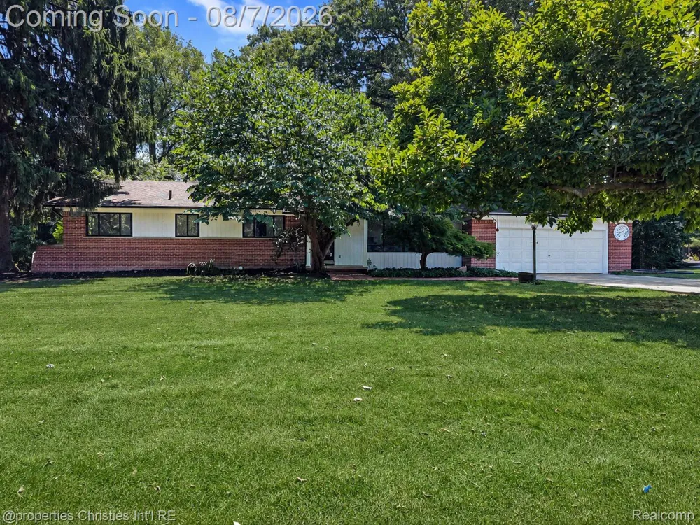 24711 Tudor Lane Franklin Village, MI 48025