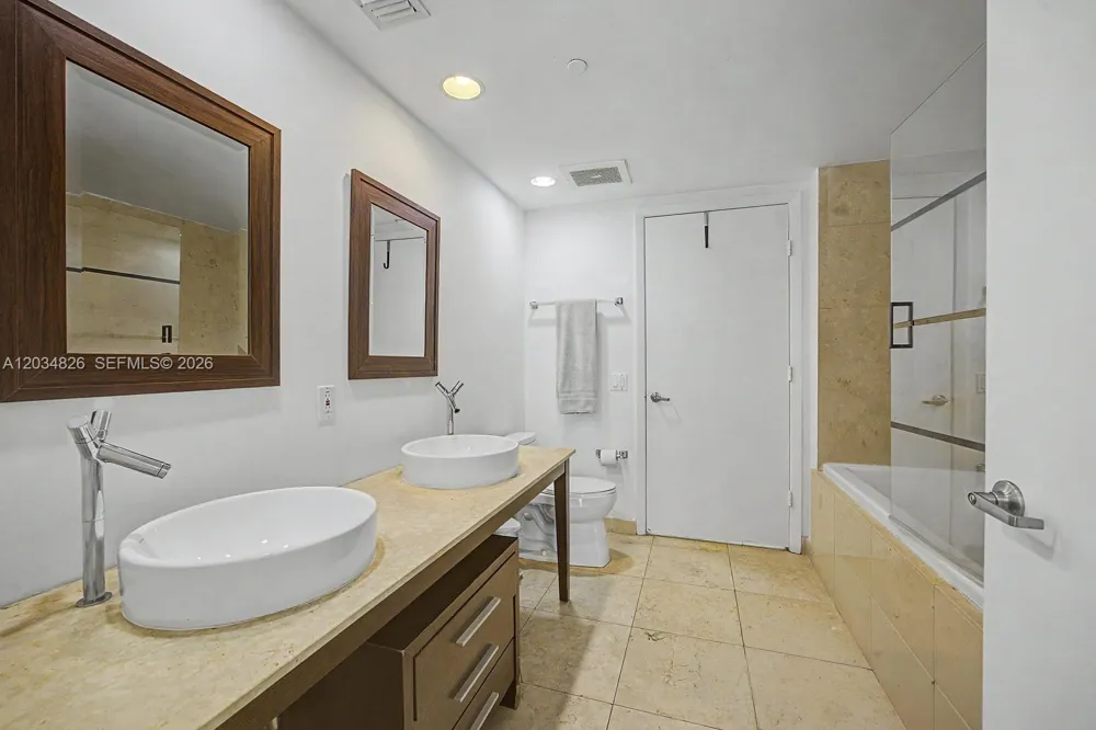 485 Brickell Ave #2209 Miami, FL 33131