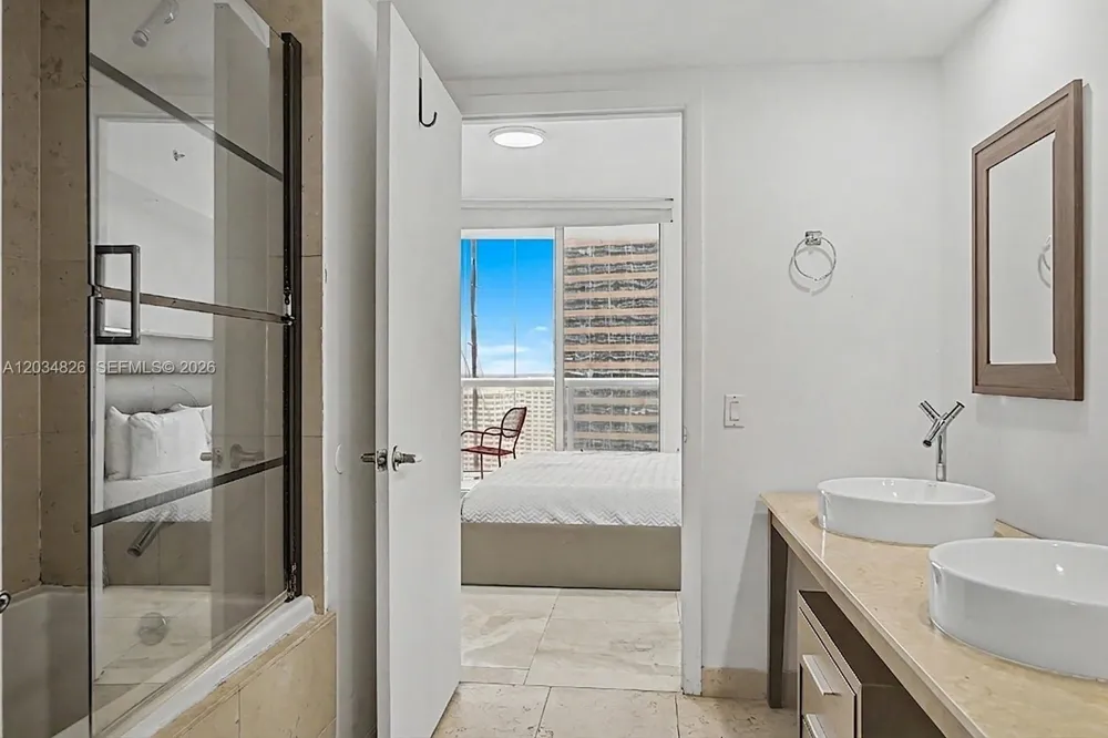 485 Brickell Ave #2209 Miami, FL 33131
