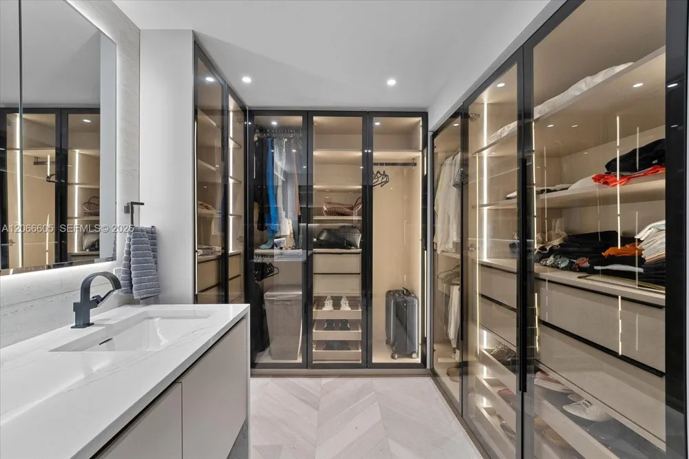 881 Ocean Dr #11H Key Biscayne, FL 33149