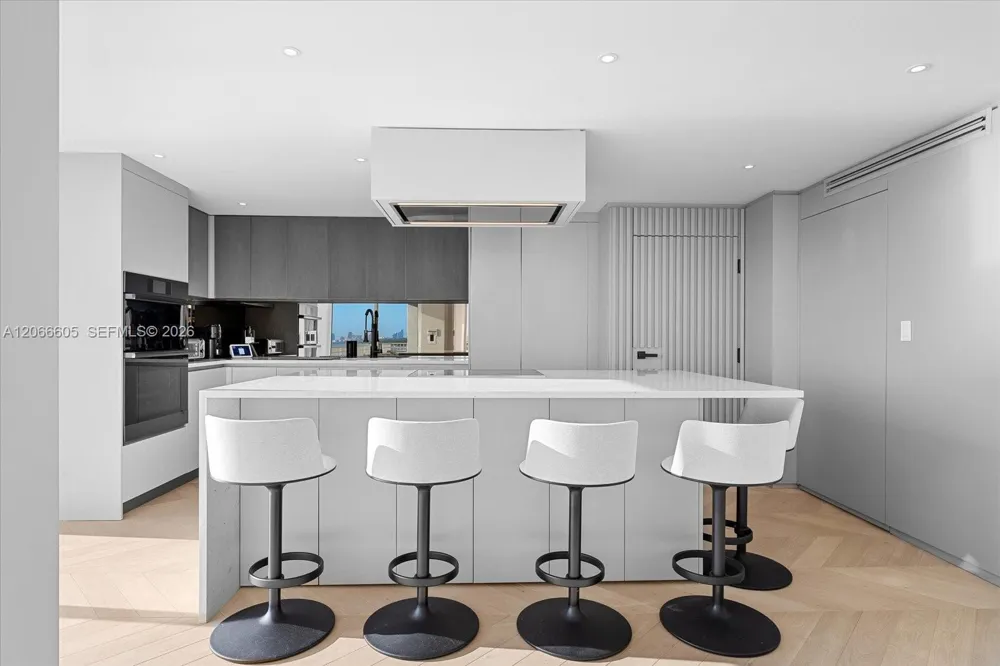 881 Ocean Dr #11H Key Biscayne, FL 33149