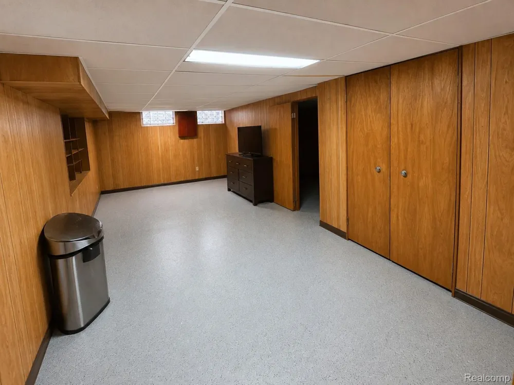 31159 Kelly Road Fraser City, MI 48026