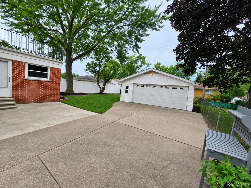 31159 Kelly Road Fraser City, MI 48026