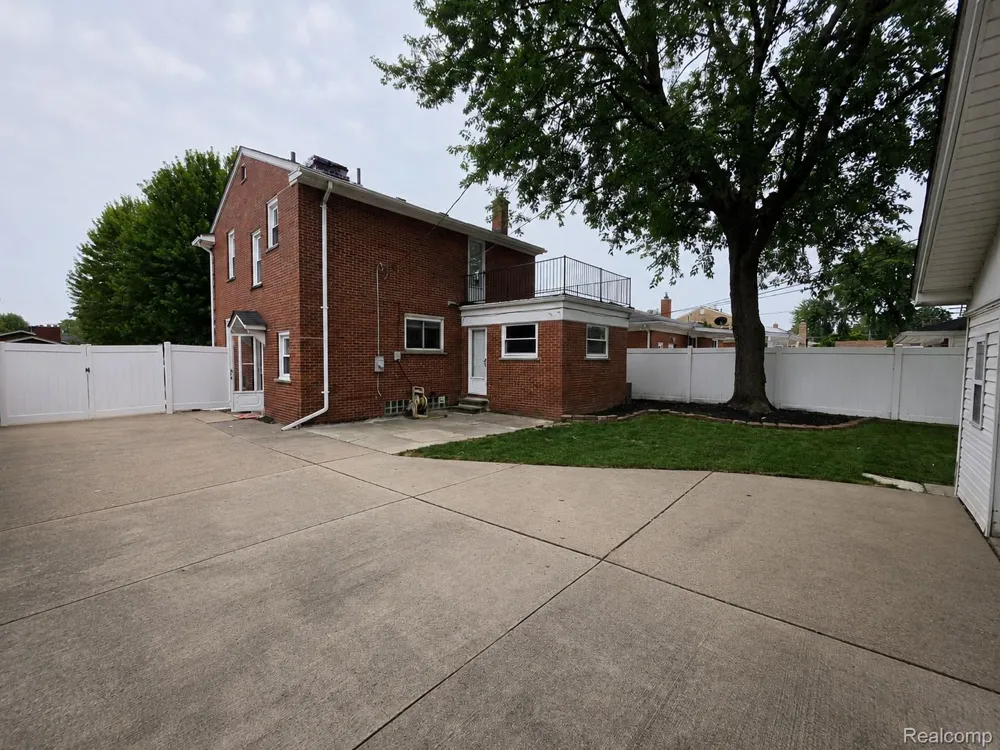 31159 Kelly Road Fraser City, MI 48026