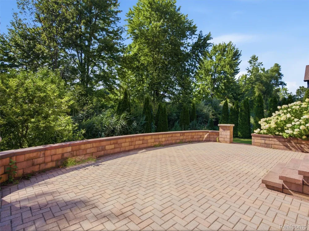 53283 Jaclyn Drive Shelby Charter Township, MI 48315