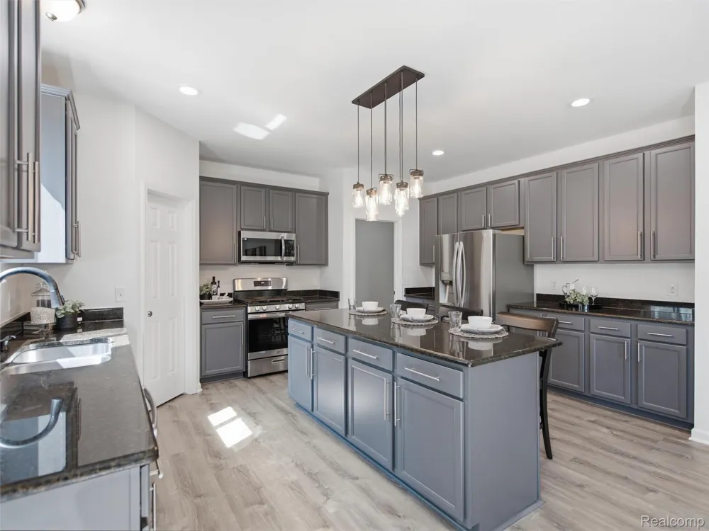 53283 Jaclyn Drive Shelby Charter Township, MI 48315