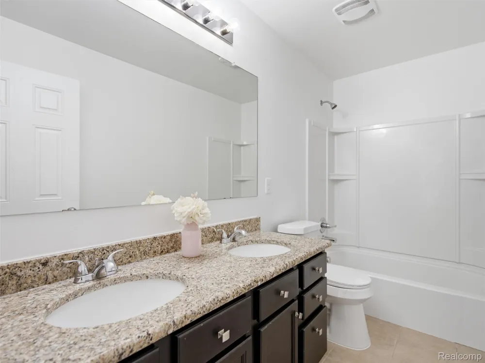 53283 Jaclyn Drive Shelby Charter Township, MI 48315