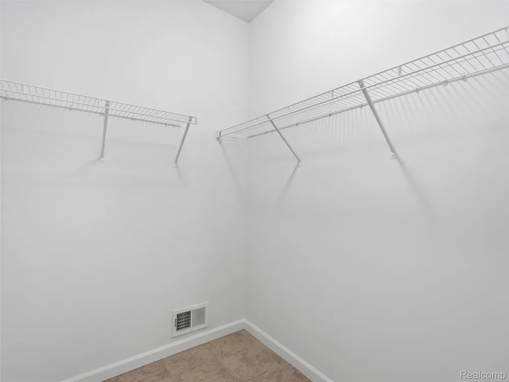 53283 Jaclyn Drive Shelby Charter Township, MI 48315
