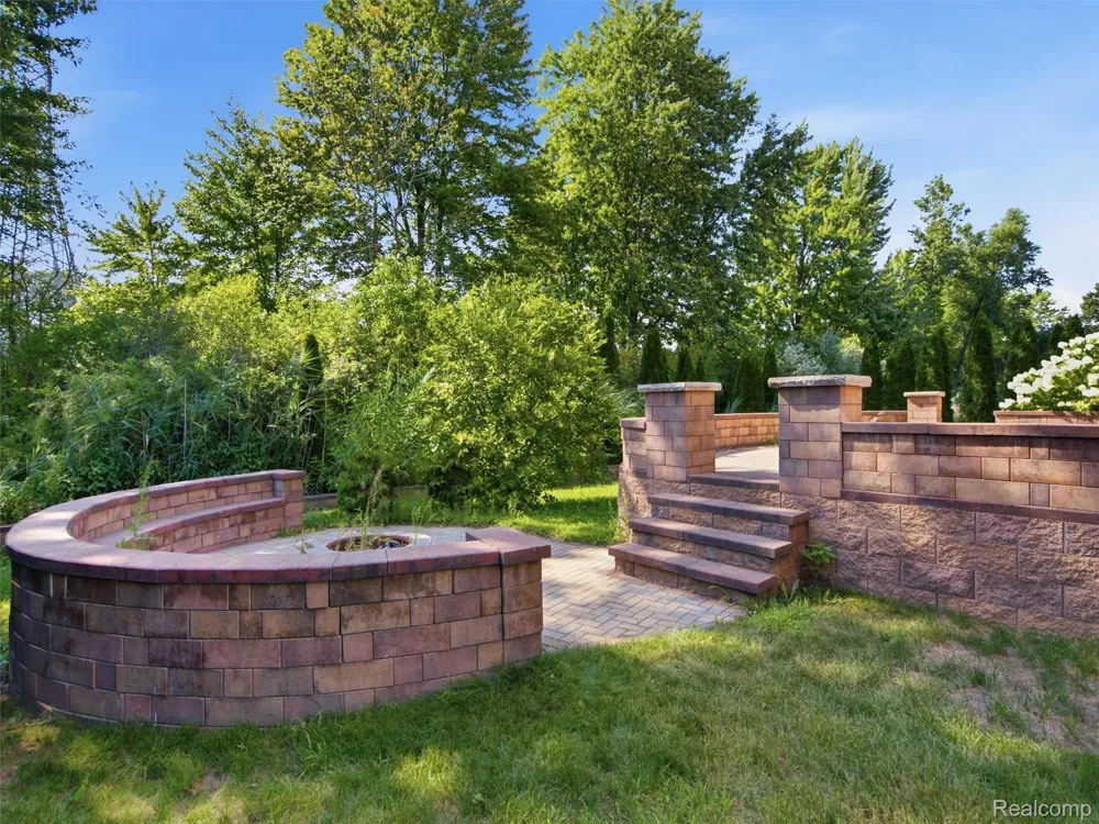 53283 Jaclyn Drive Shelby Charter Township, MI 48315