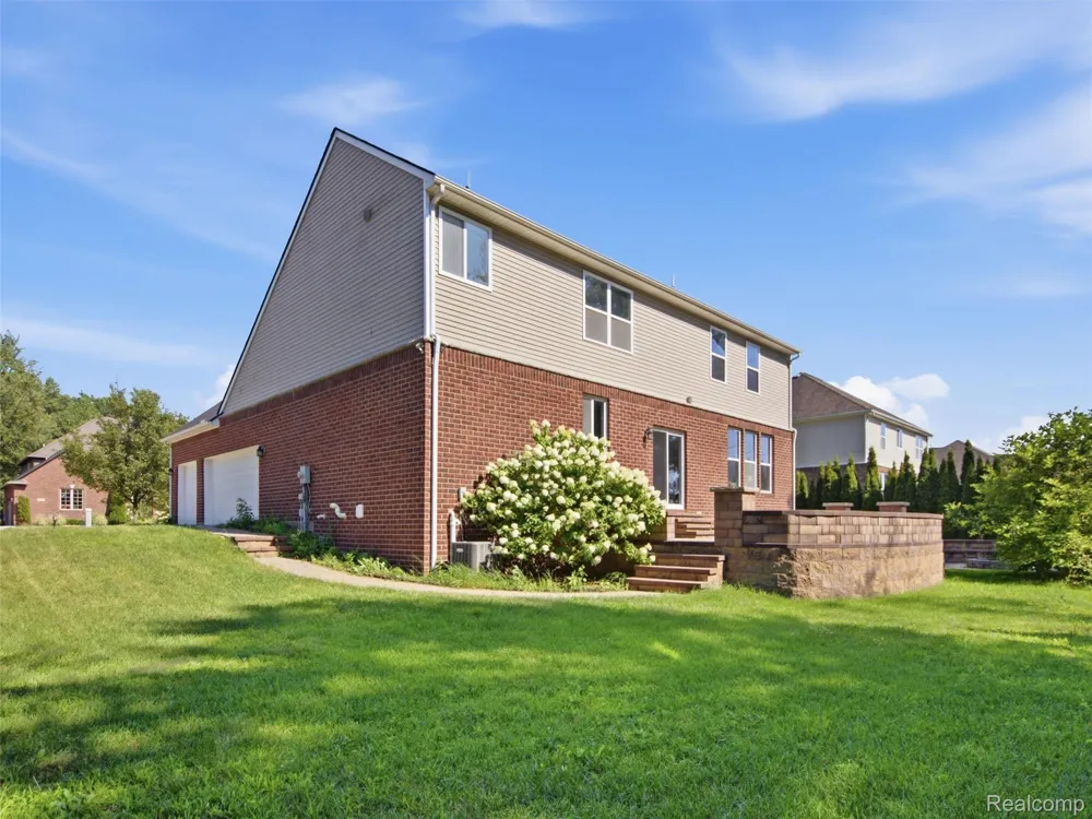 53283 Jaclyn Drive Shelby Charter Township, MI 48315