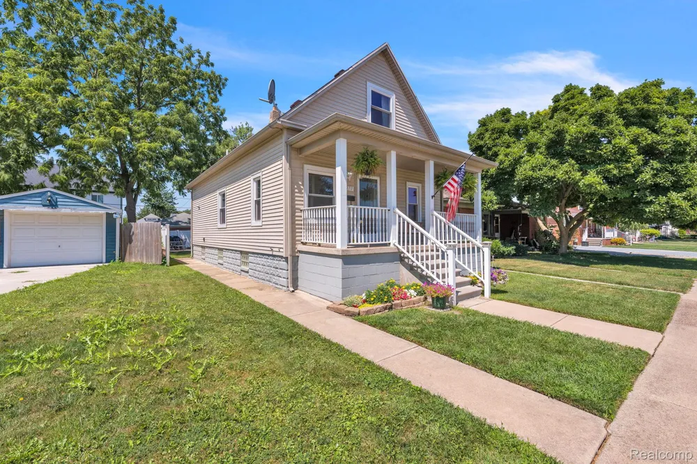 1270 Lincoln Street Wyandotte City, MI 48192