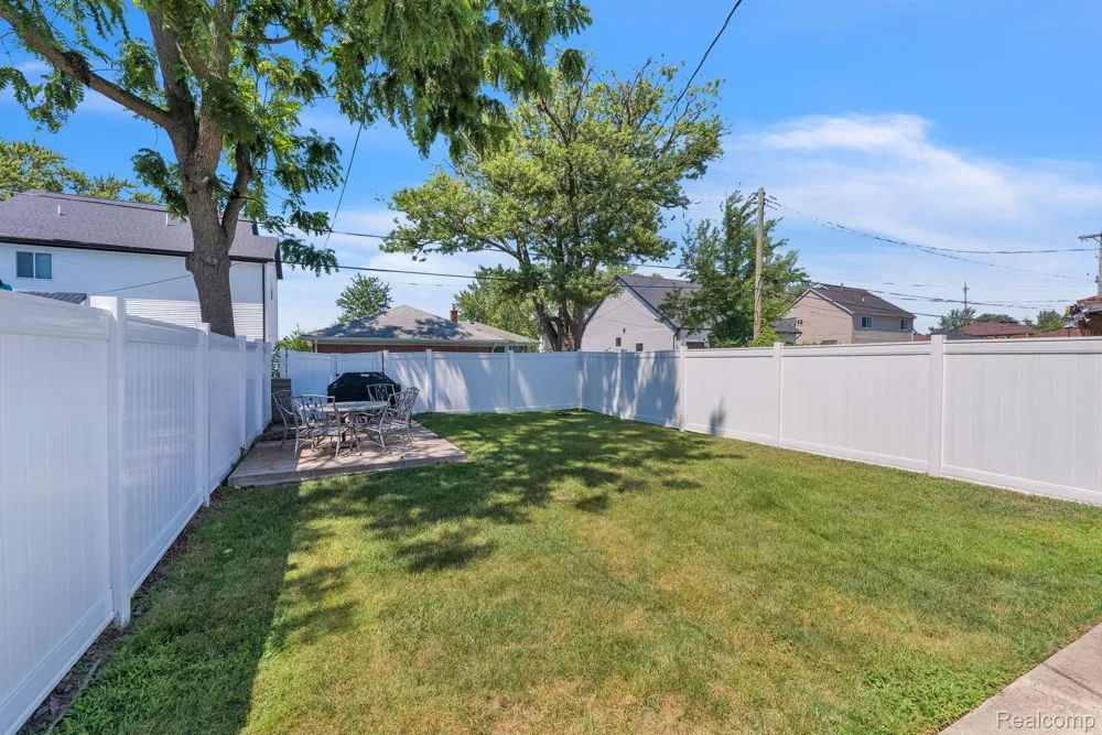 1270 Lincoln Street Wyandotte City, MI 48192