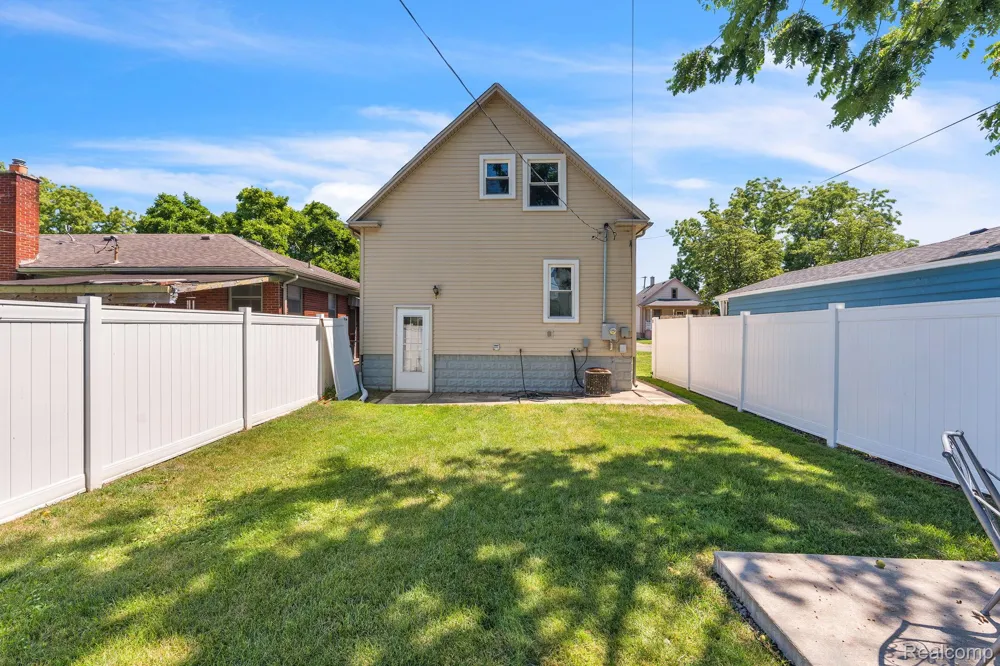 1270 Lincoln Street Wyandotte City, MI 48192