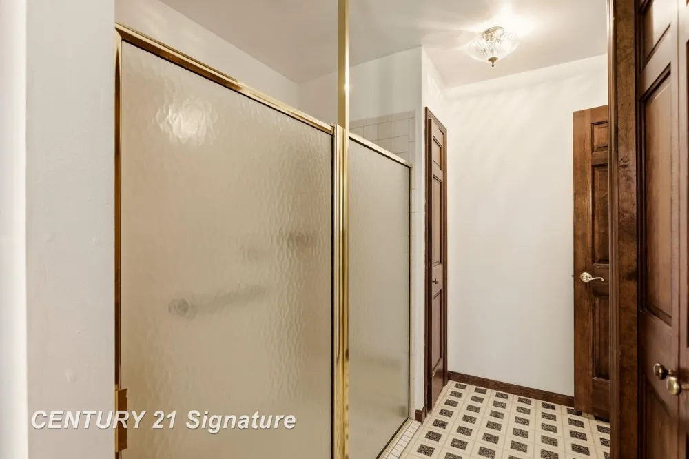 3198 Columbine Drive Saginaw Charter Township, MI 48603