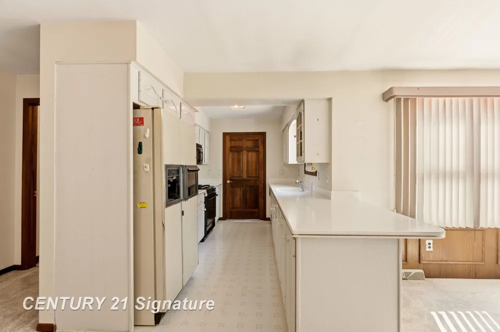 3198 Columbine Drive Saginaw Charter Township, MI 48603