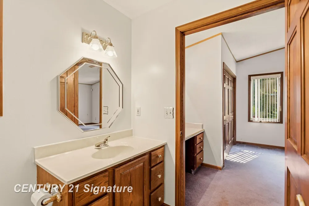 3198 Columbine Drive Saginaw Charter Township, MI 48603