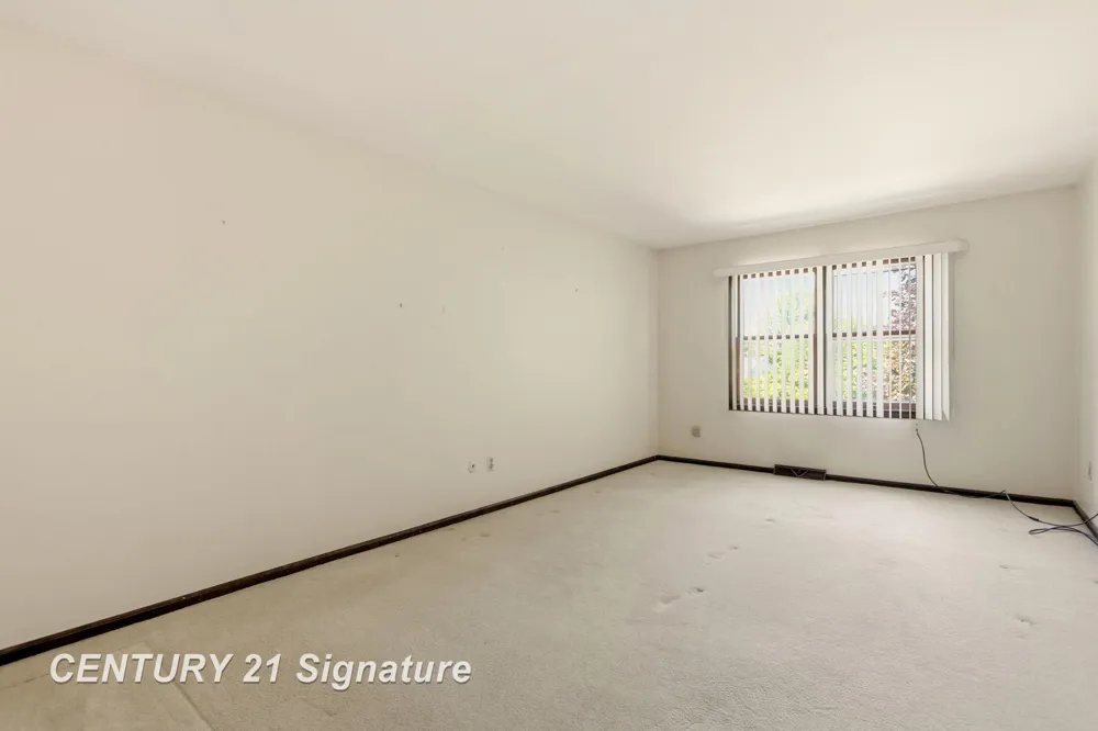3198 Columbine Drive Saginaw Charter Township, MI 48603