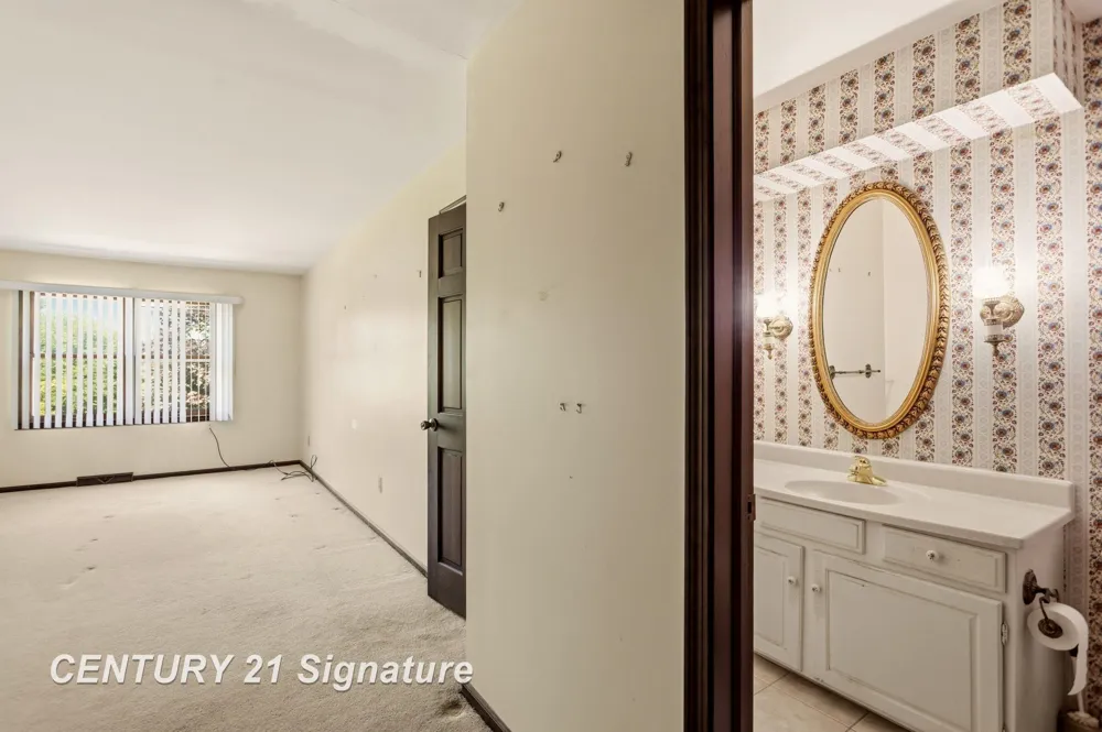 3198 Columbine Drive Saginaw Charter Township, MI 48603
