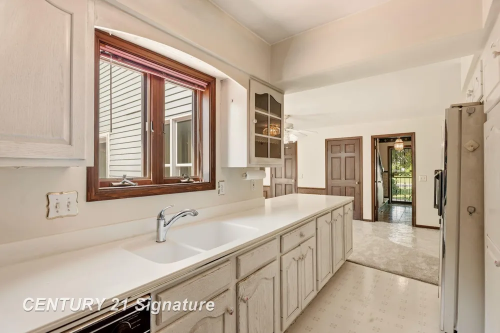 3198 Columbine Drive Saginaw Charter Township, MI 48603