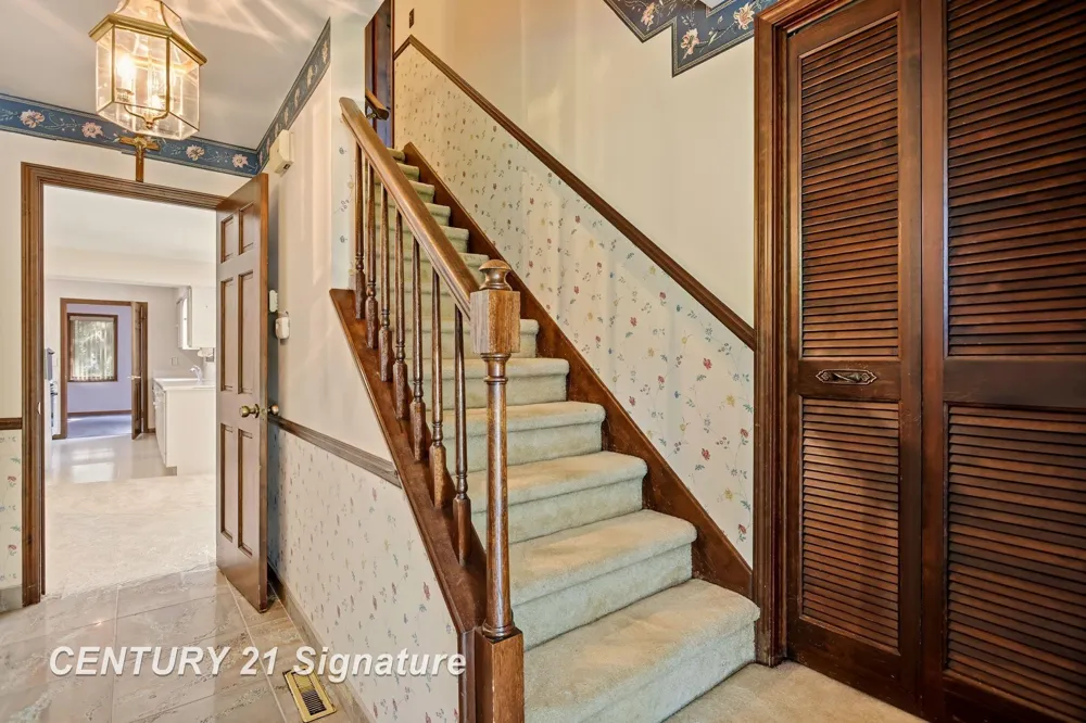 3198 Columbine Drive Saginaw Charter Township, MI 48603