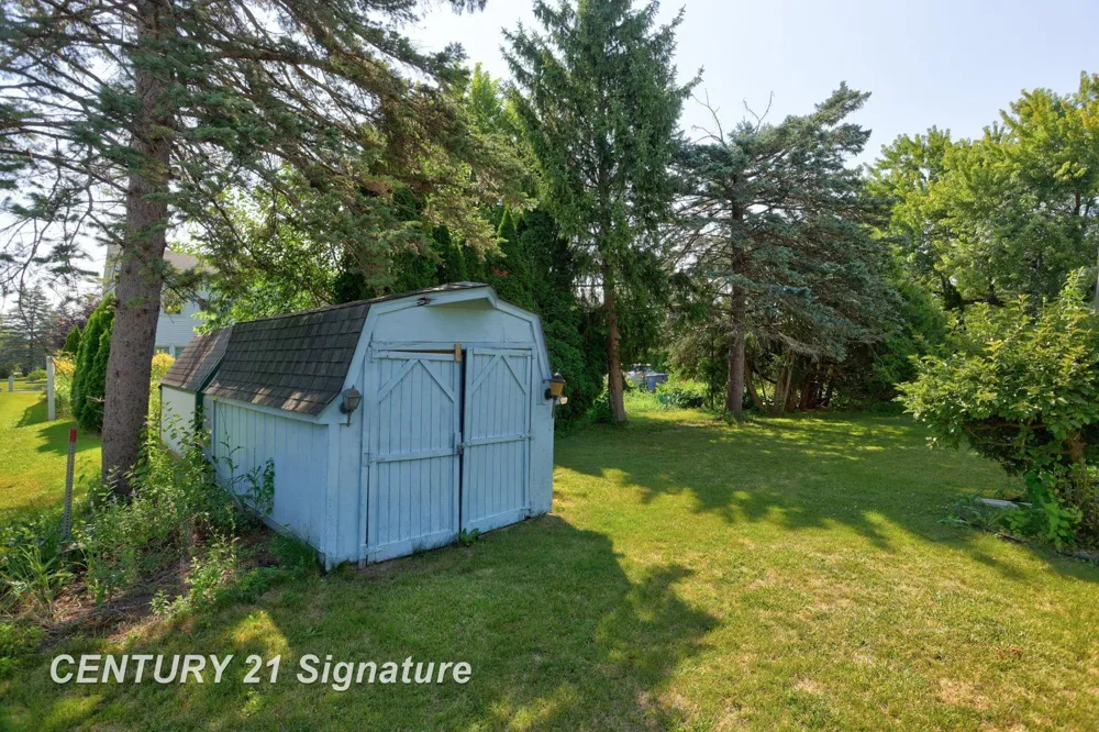 3198 Columbine Drive Saginaw Charter Township, MI 48603