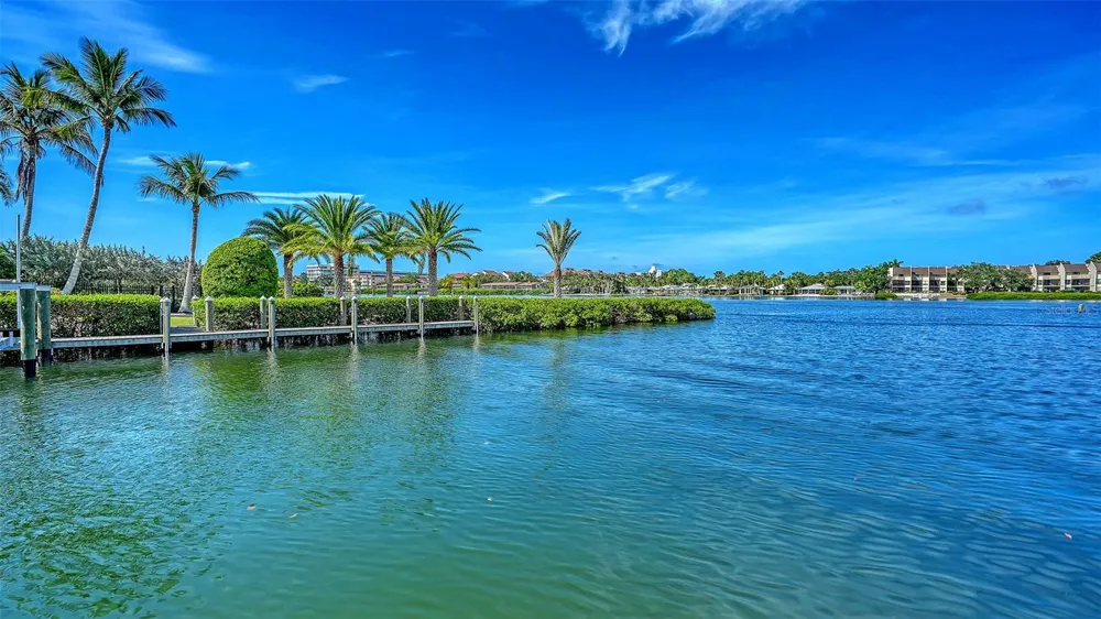 1516 RIDGEWOOD LANE Sarasota, FL 34231