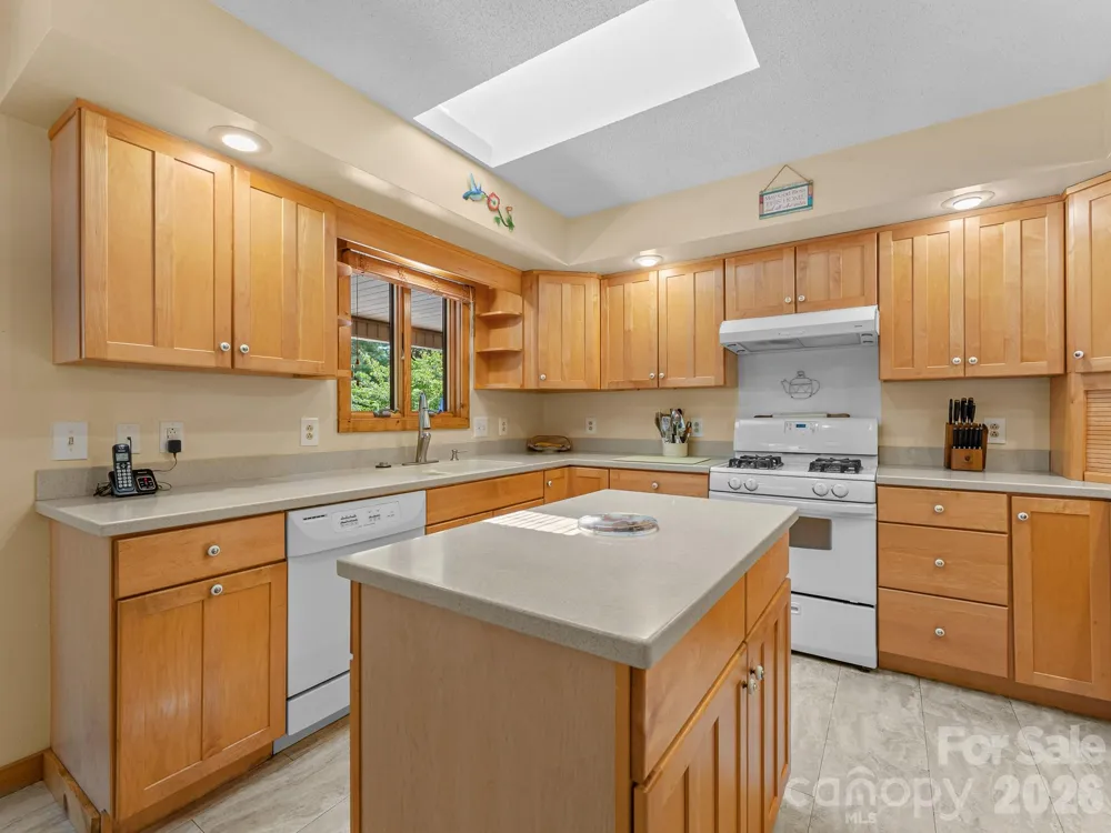 620 Thunder Road Brevard, NC 28712