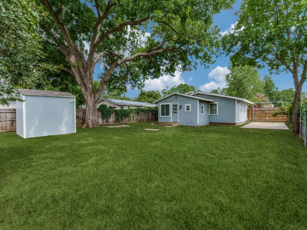 512 Bluebonnet Drive Hurst, TX 76053