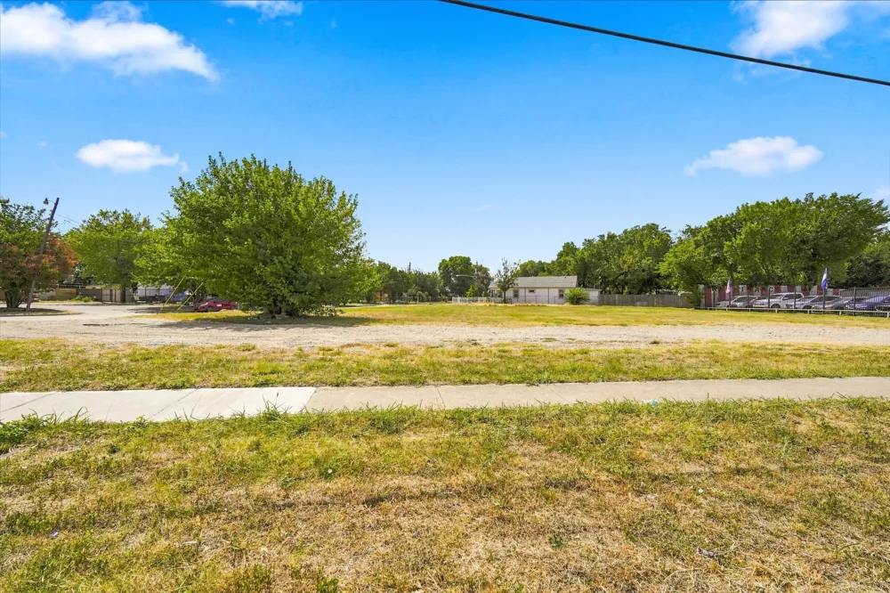 5212 Bernal Drive Dallas, TX 75212