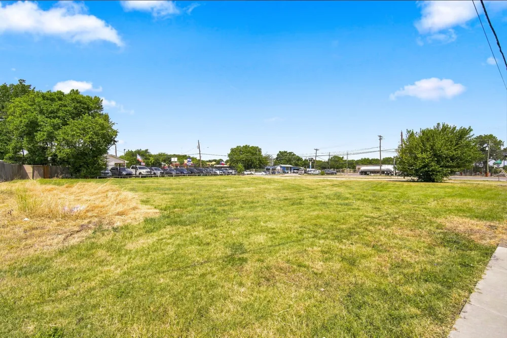 5212 Bernal Drive Dallas, TX 75212