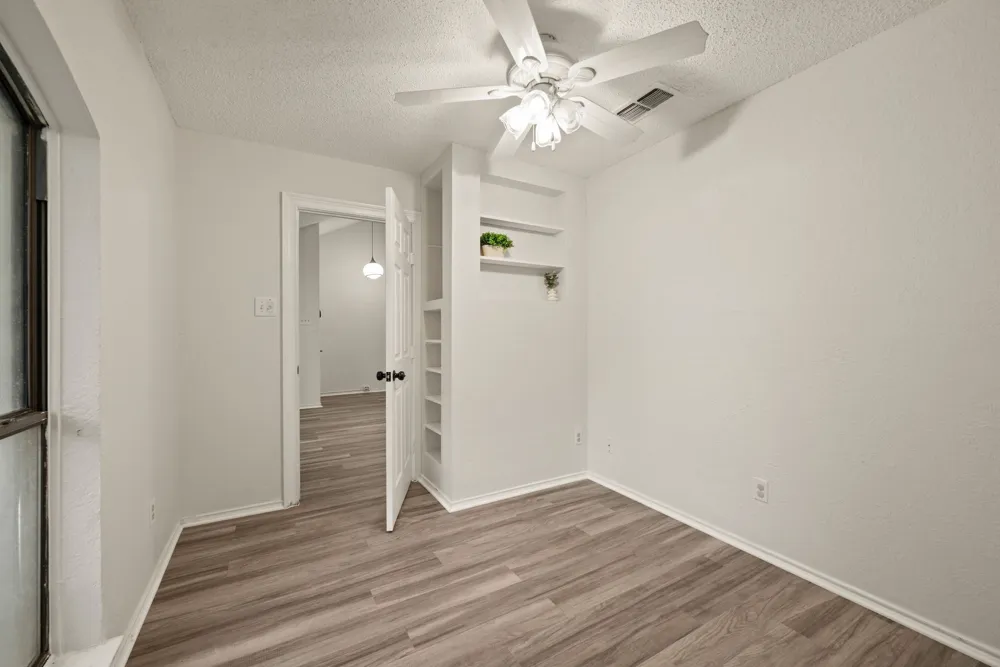 2911 Post Oak Drive Euless, TX 76039