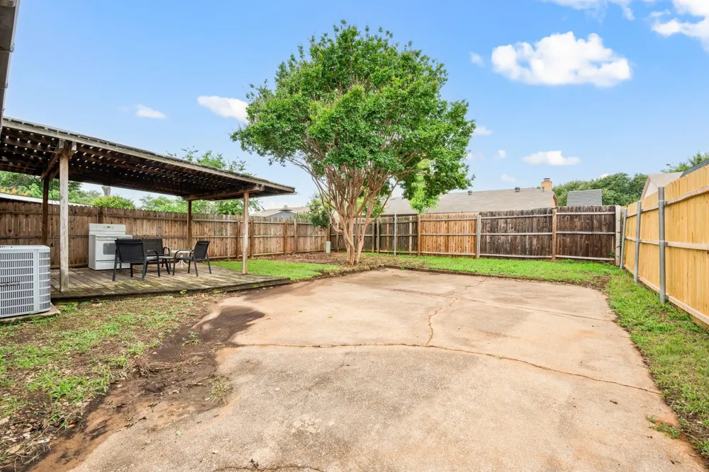 2911 Post Oak Drive Euless, TX 76039