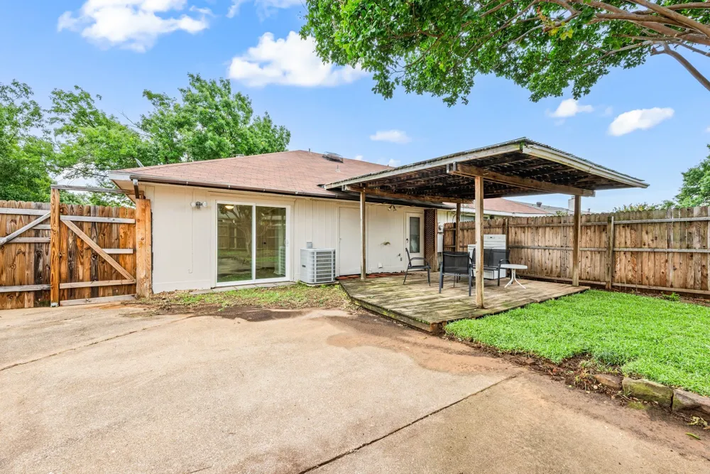 2911 Post Oak Drive Euless, TX 76039