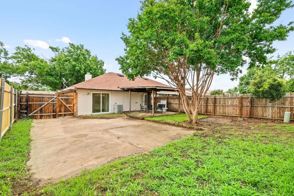 2911 Post Oak Drive Euless, TX 76039